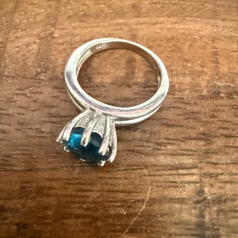 Elegant Silver Ring with Blue Gemstone